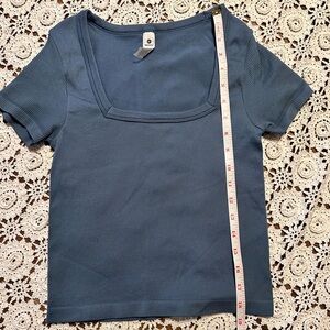 Blue top by 90 Degrees by Reflex
 Rib Seamless Leighton Short Sleeve Size Small